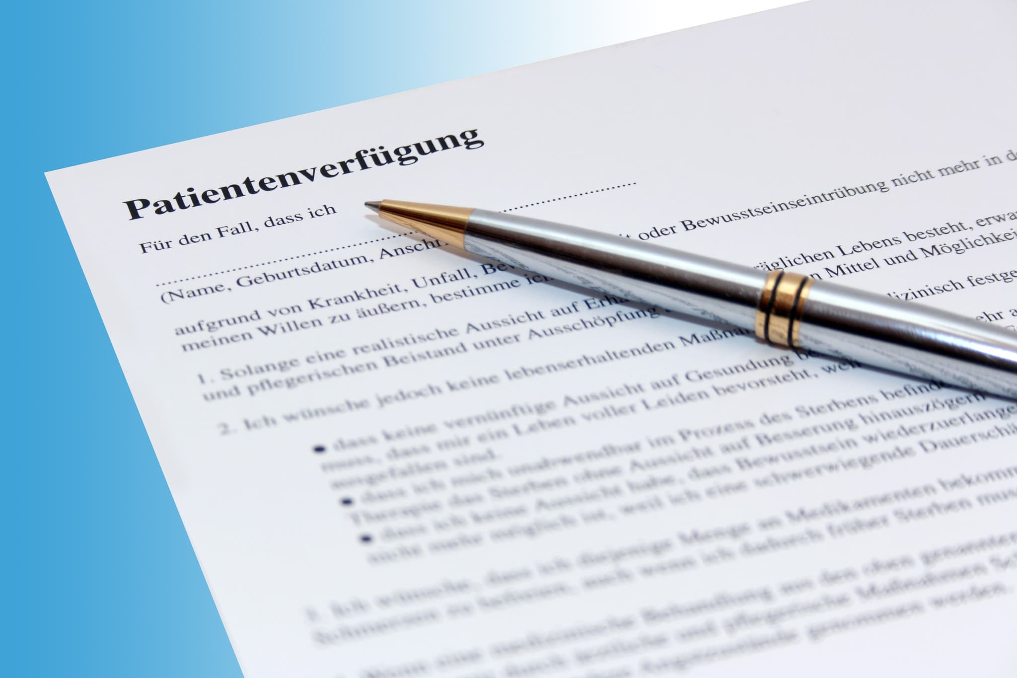 Patientenverfügung Formular und ein Kugelschreiber
